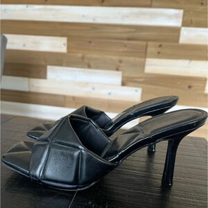 Bamboo Black Square toe faux leather women’s sandals Sz 8 Square toe heels